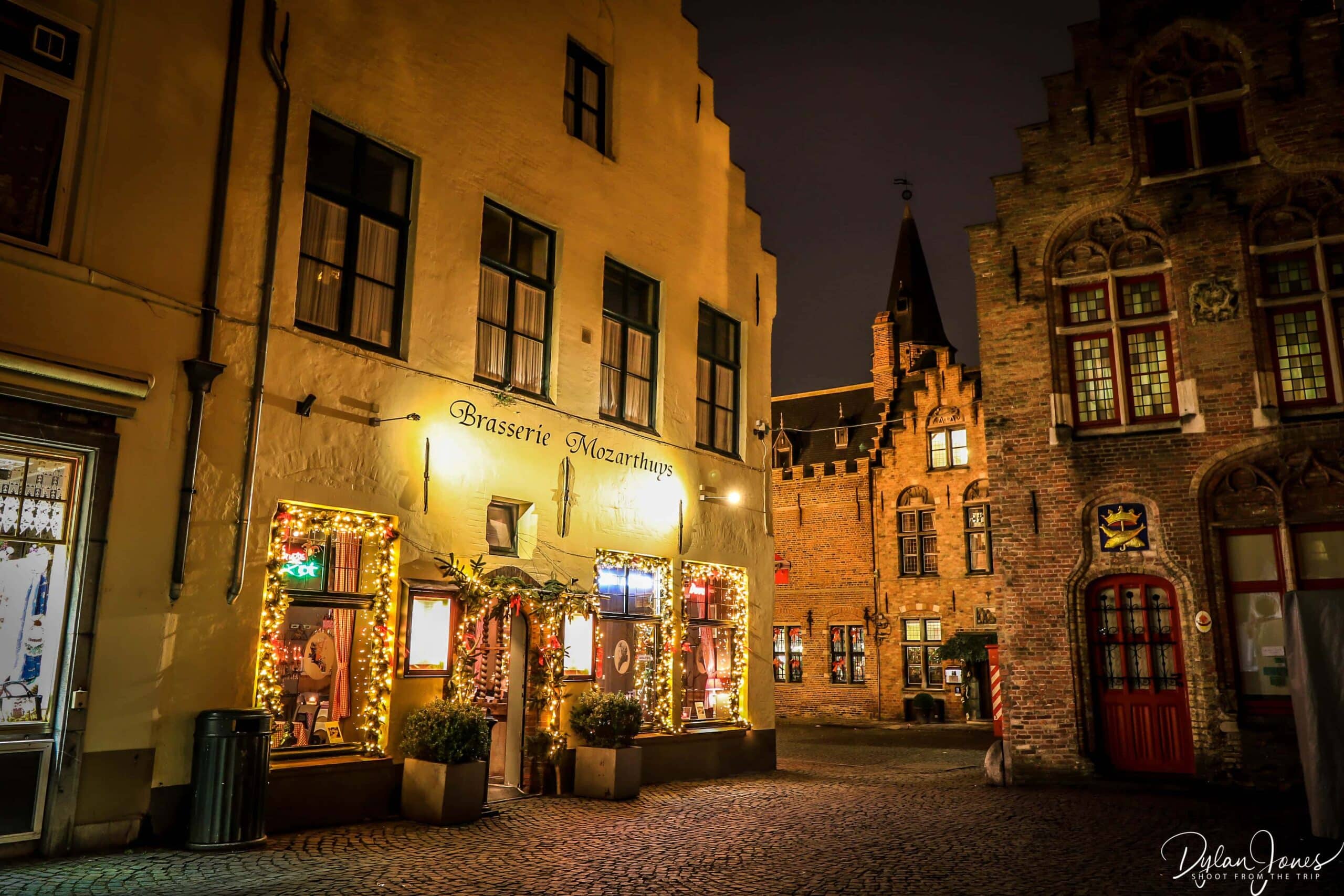 Huidenvettersplein at night