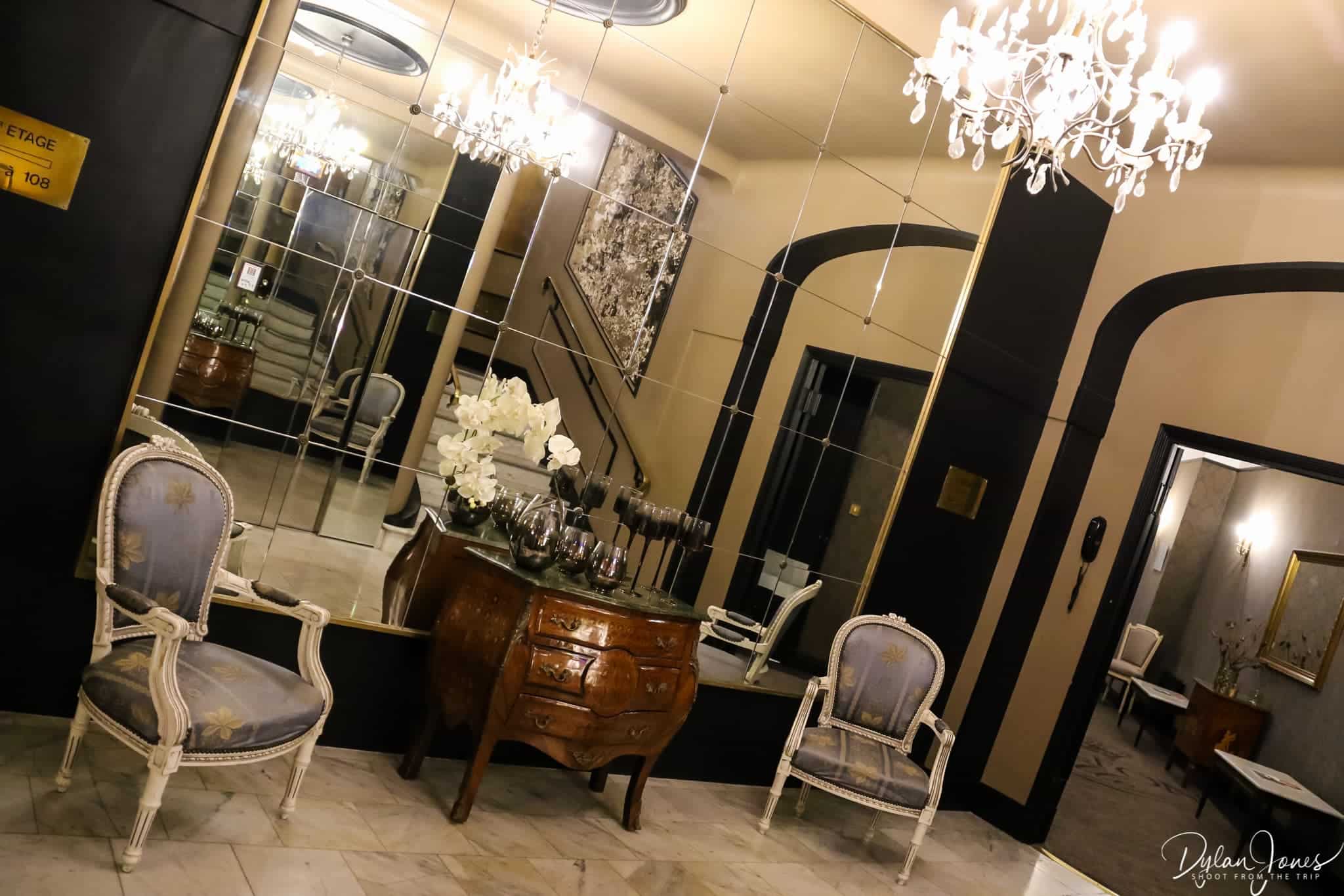 Third floor lobby area of the Hotel Carlton Lille