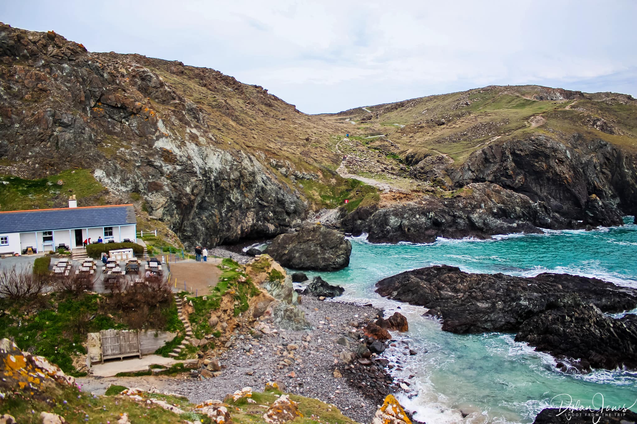 The perfect location of Kynance Cove Cafe, South Cornwall coast