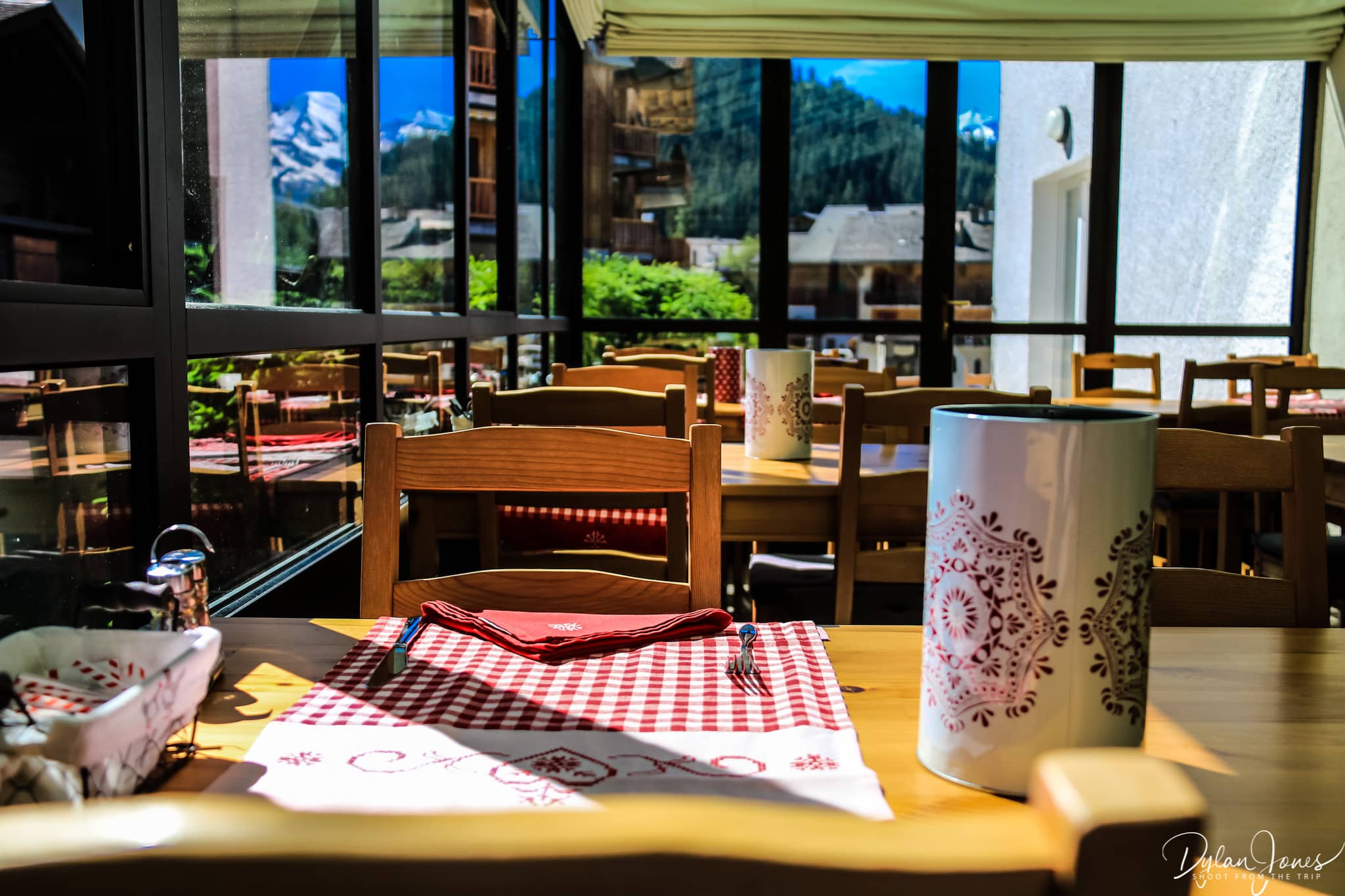 The bright and lovely breakfast Veranda room at Hotel Bristol Verbier