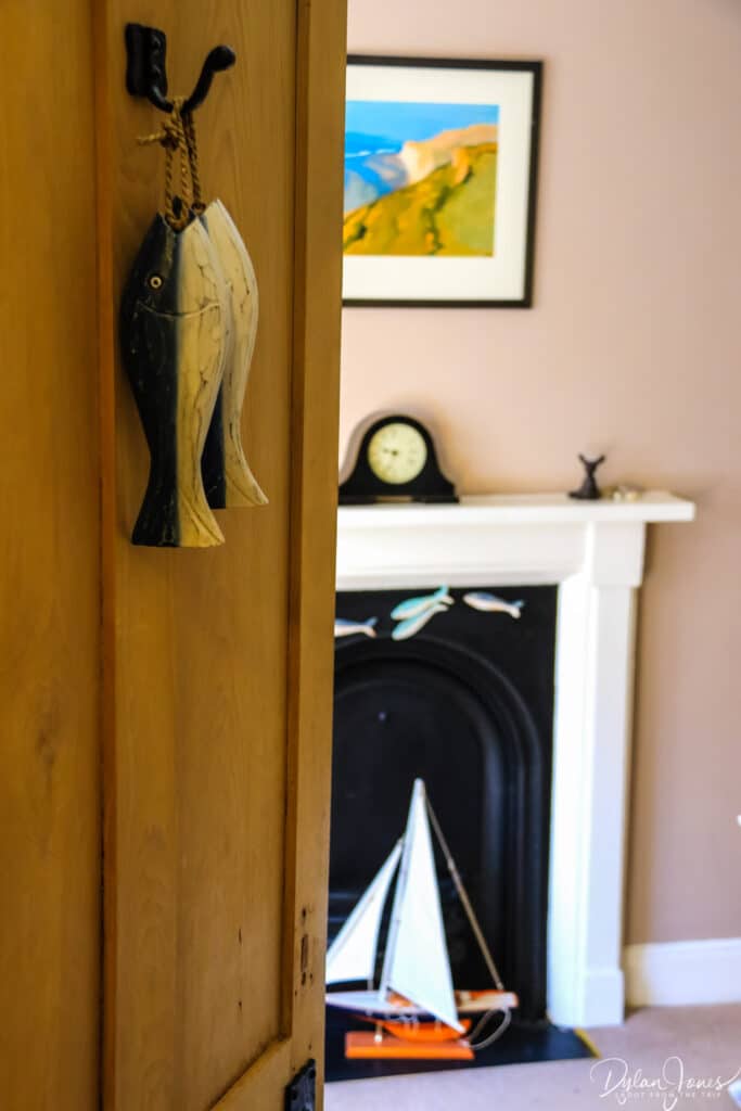 Coastal decor in Bert's Cottage