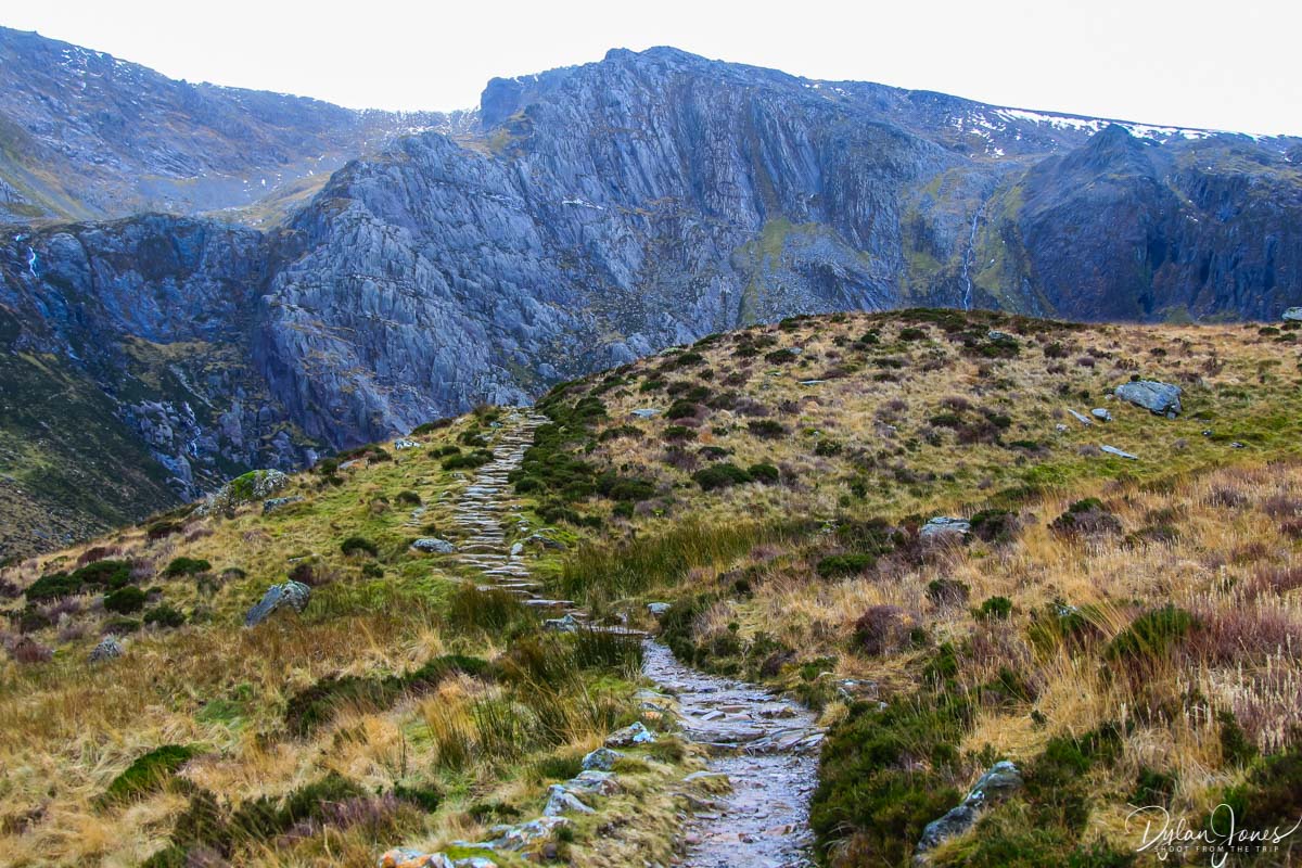 The pathway leading anti clockwise around Llyn Idwal