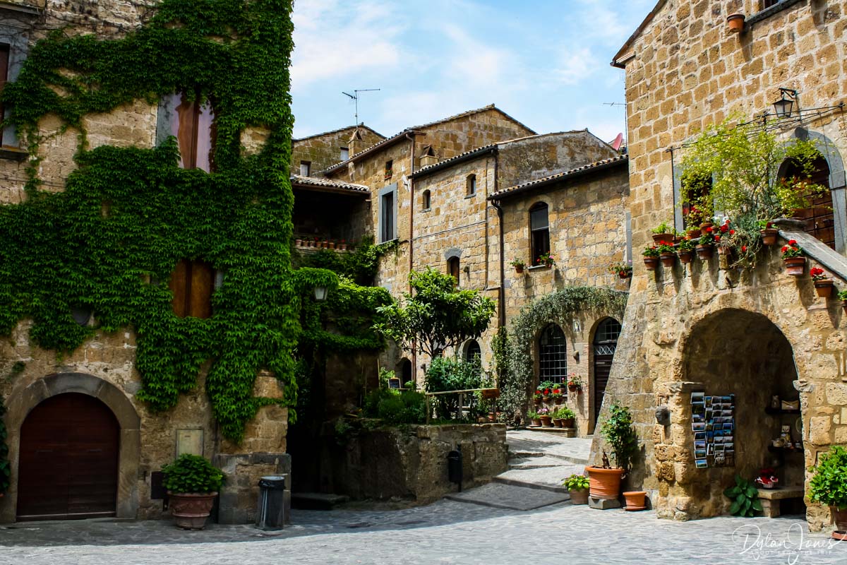 The stunning Civita di Bagnoregio: Things to do in Umbria