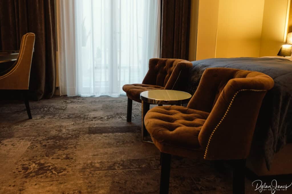 Seating area in the Deluxe Room at Hotel Unicus Palace