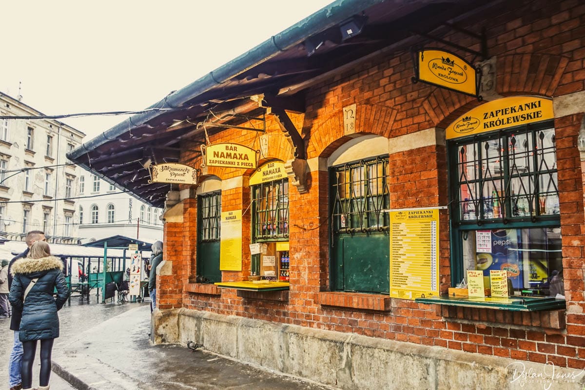 Zapiekanka at the kiosks in the Okrąglak building