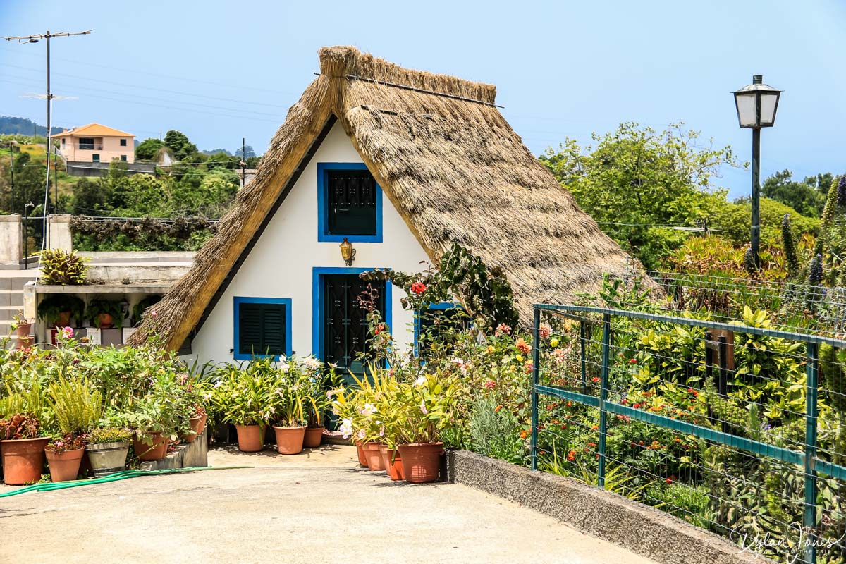 The triangular houses of Santana