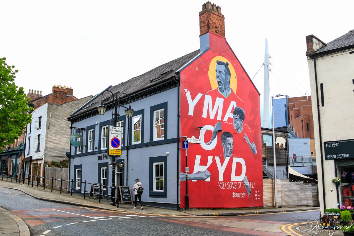 Yma o Hyd mural at The Fat Boar