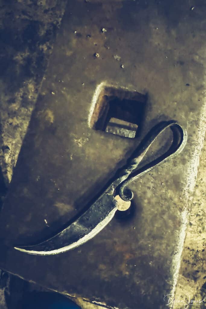 The completed scroll knife