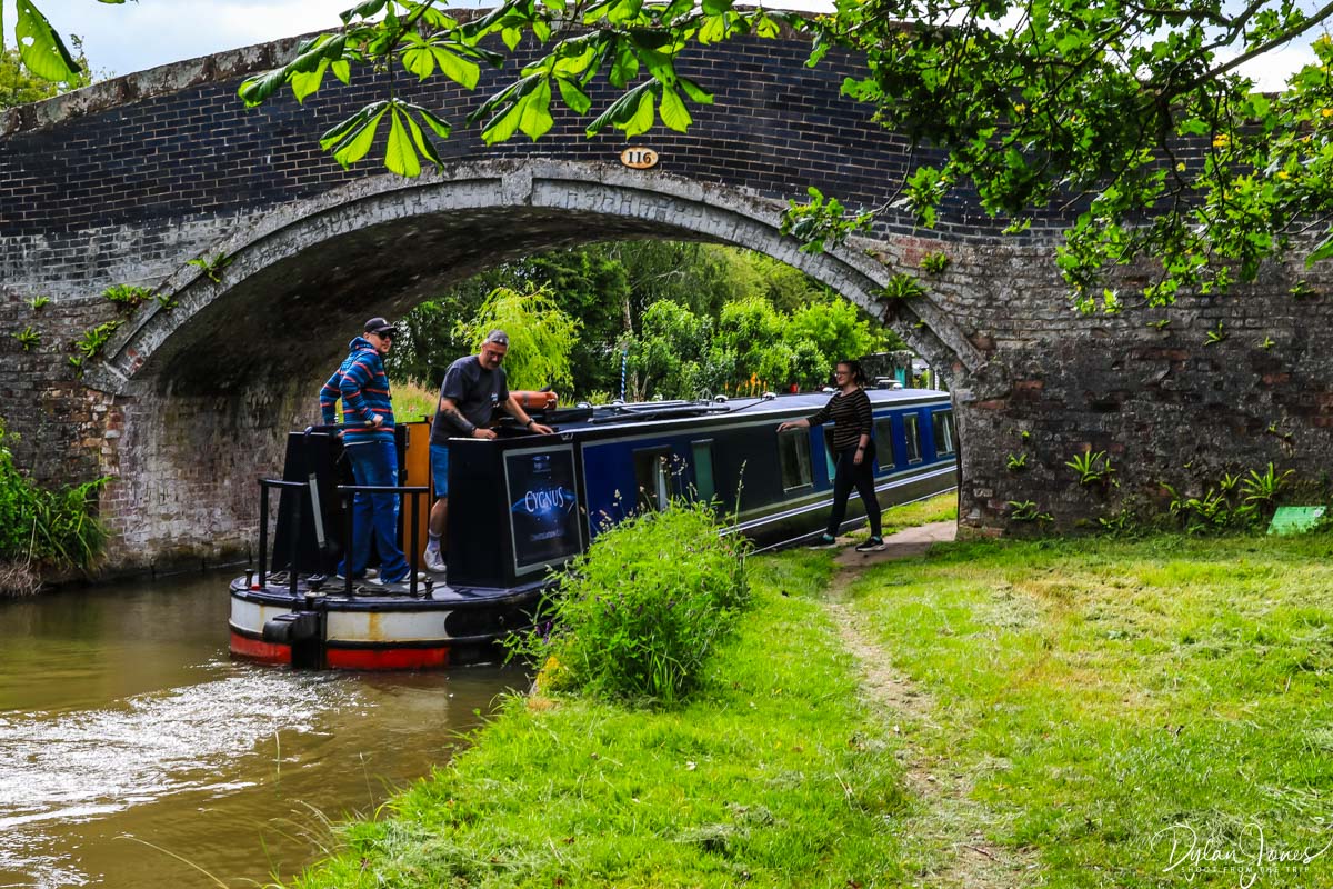 Manouvering under the narrow bridges